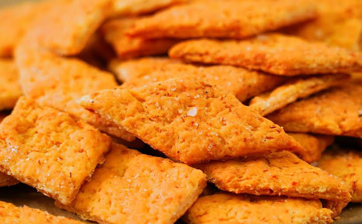 Закуска на вечер и к вину: луковые крекеры, от которых невозможно оторваться - похожая новость на Toplenta