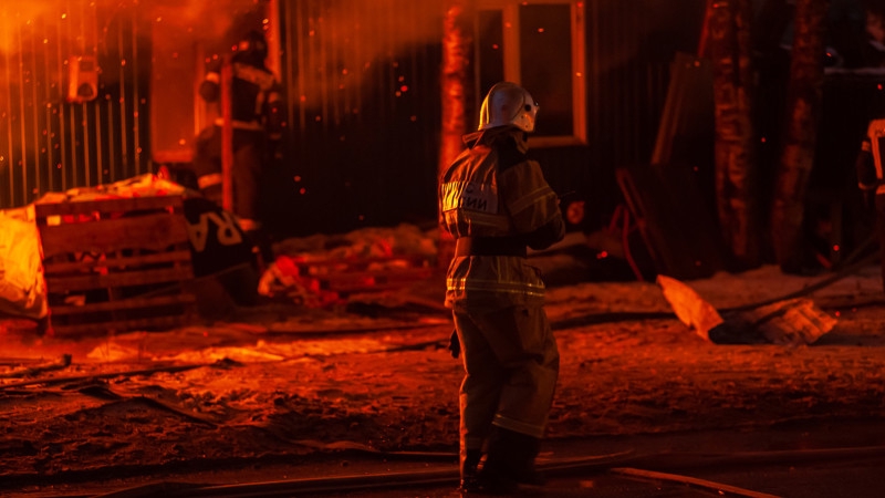 Тела двоих детей нашли после пожара в деревянном доме под Тверью