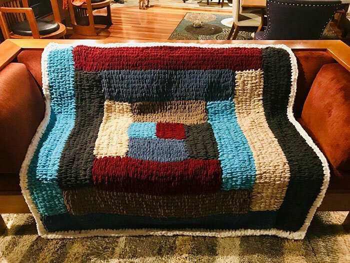 Необычное занятие 11-летнего школьника вязание