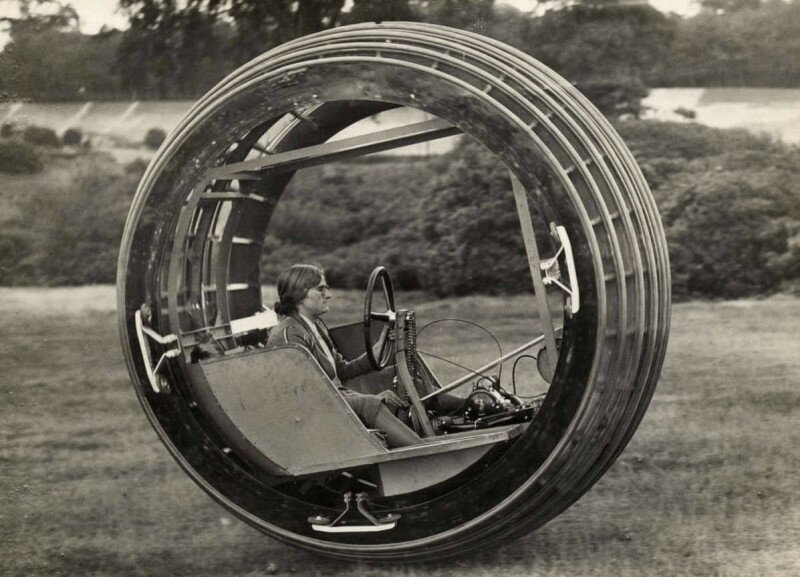 Женщина за рулем экспериментального моноцикла "Dynasphere". Англия, 1931. история, ретро, фото