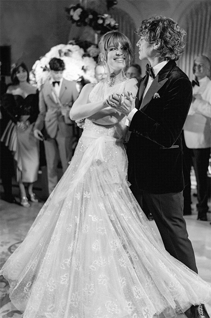 Платья от Джона Гальяно, звезды среди гостей и собачка с кольцами: как прошла свадьба наследницы миллиардера Айви Гетти Звездные пары