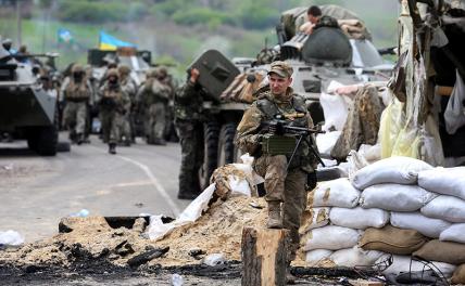 На фото: украинские военные