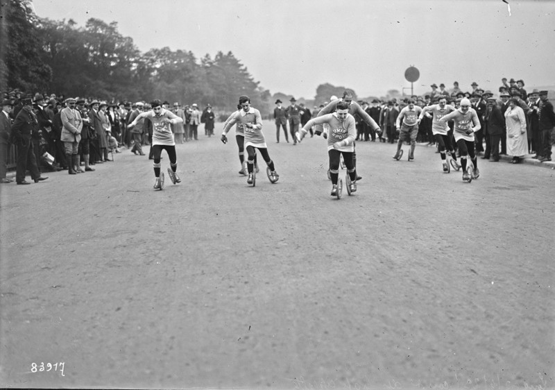 Гонка на одноколёсных роликовых коньках, 1923 год, Франция история, люди, фотографии