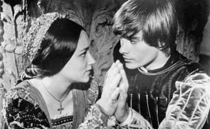 Звезды «Ромео и Джульетты» 1968 года (на фото) подали в суд на Paramount из-за обнаженных сцен, снятых, когда они были несовершеннолетними.