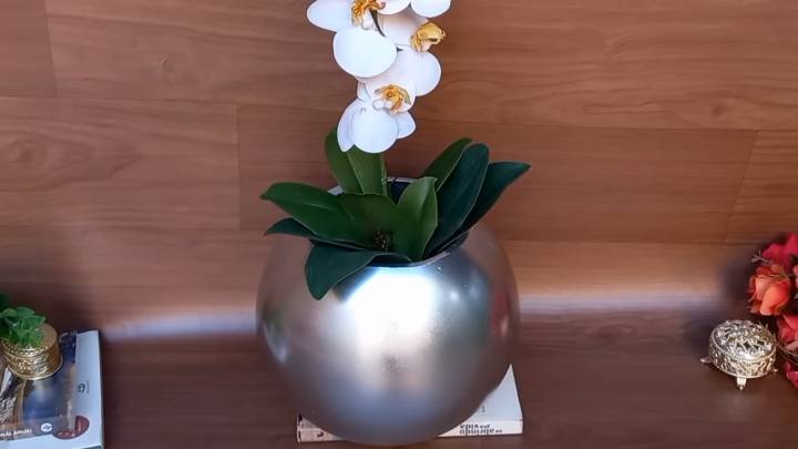 Красивая, стильная и простая в исполнении ваза для украшения: такая работа станет изюминкой вашего интерьера декор,мастер-класс