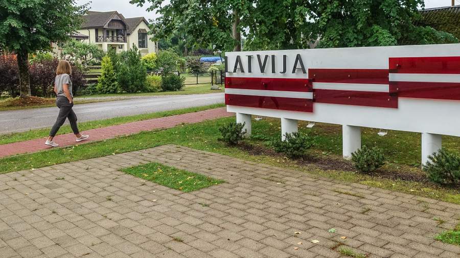 Мстит за жительство: ЕС замалчивает проблему депортации россиян из Латвии