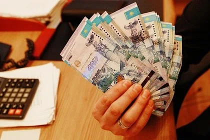 Экономист назвал лучшие валютные альтернативы доллару и евро