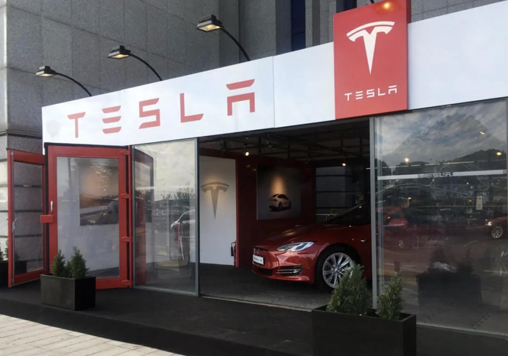 https://www.autobild.es/noticias/tesla-abre-dos-nuevas-tiendas-espana-ciudades-afortunadas-son-malaga-sevilla-873767