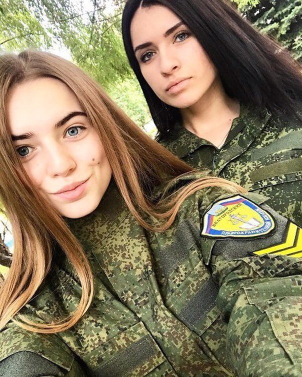 И как такую армию можно победить.? Фото сногсшибательныех россиянок в форме женщины