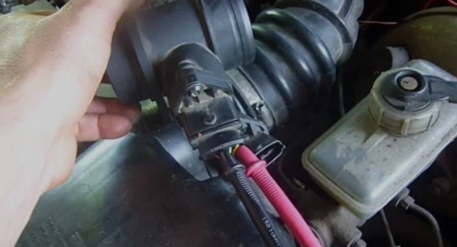 Многие автолюбители зря меняют дорогостоящий ДМРВ. Вот в чем ошибка