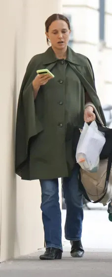 Натали Портман появилась на публике с дочерью — впервые после объявления о своей третьей беременности Портман, Натали, актрисы, Танги, январе, после, ребёнка, фильма, Чёрный, лебедь, совместной, развелась, почти, познакомились, жизни, также, съёмках, годаТанга, которым, Мильпье