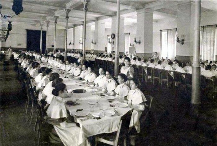 Женское образование в Царской России: как был устроен институт благородных девиц 