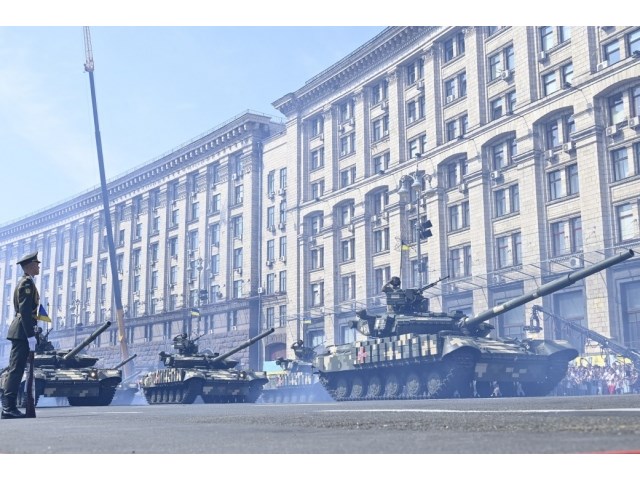 Парад в Киеве продемонстрировал «полный провал декоммунизации» Украины украина