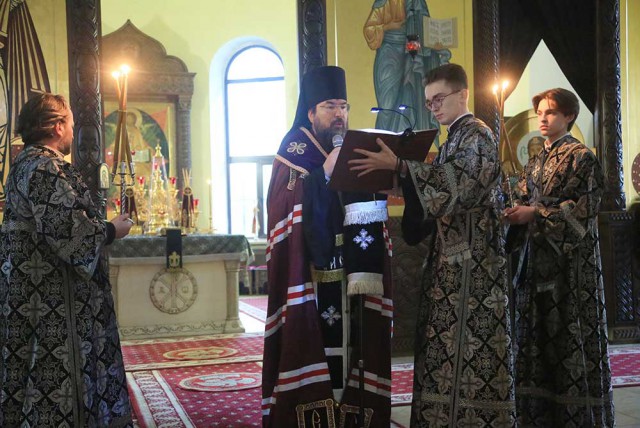 Преосвященнейший Серафим, епископ Бобруйский и Быховский, совершил вечерню с чином прощения в Никольском кафедральном соборе...