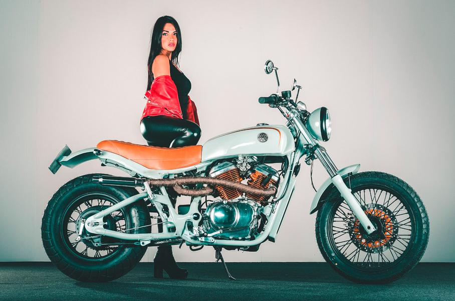 Кастом-байки и девушки мотосалона в Вероне Ducati, мотоцикл, выставке, почти, взгляд, Monster, Вероне, остроумно, назван, комментариев, владелец, ласково,  Первая, зовет, Garage, стиле, такой, скорее, брутальный, оригинал