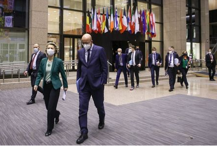 European Council President Charles Michel (R) and European Commission President Ursula von der Leyen arrive to deliver a joint press conference at the end of the first day of a European Union (EU) summit over video conference at the European Council Building in Brussels, Belgium, March 25, 2021. Aris OIkonomou/Pool via REUTERS