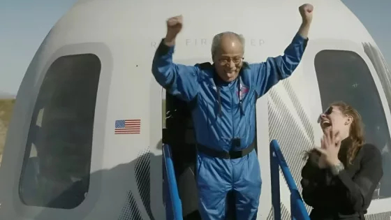Новый рекорд: в космосе побывал 90-летний человек