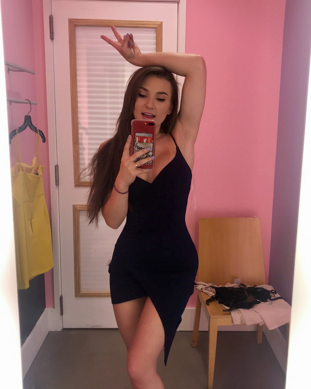 Красивые девушки в летних платьях Красивые девушки в летних платьях позитив