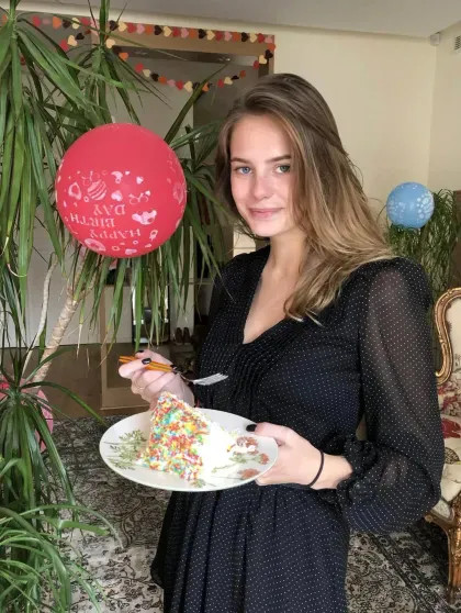 Оксана Лаврентьева показала архивные фото с дочерью в честь её 28-летия Лаврентьева, дочерью, АлинойОксана, Алина, Оксана, матерью, родила, АлинойАлина, ЛаврентьеваПак, ЛаврентьеваПакОксана, замужем, 47летняя, правления, председателя, Костин, заместителем, Антоном, Андрей, глава, оказался