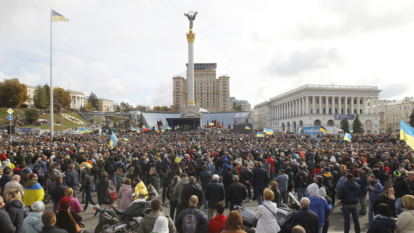 «Порошенко хочет вернуться в политику»: протестующие против формулы Штайнмайера вышли на Майдан