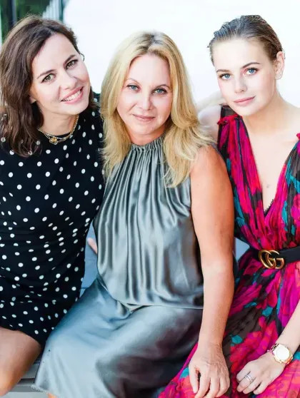 Оксана Лаврентьева показала архивные фото с дочерью в честь её 28-летия Лаврентьева, дочерью, АлинойОксана, Алина, Оксана, матерью, родила, АлинойАлина, ЛаврентьеваПак, ЛаврентьеваПакОксана, замужем, 47летняя, правления, председателя, Костин, заместителем, Антоном, Андрей, глава, оказался