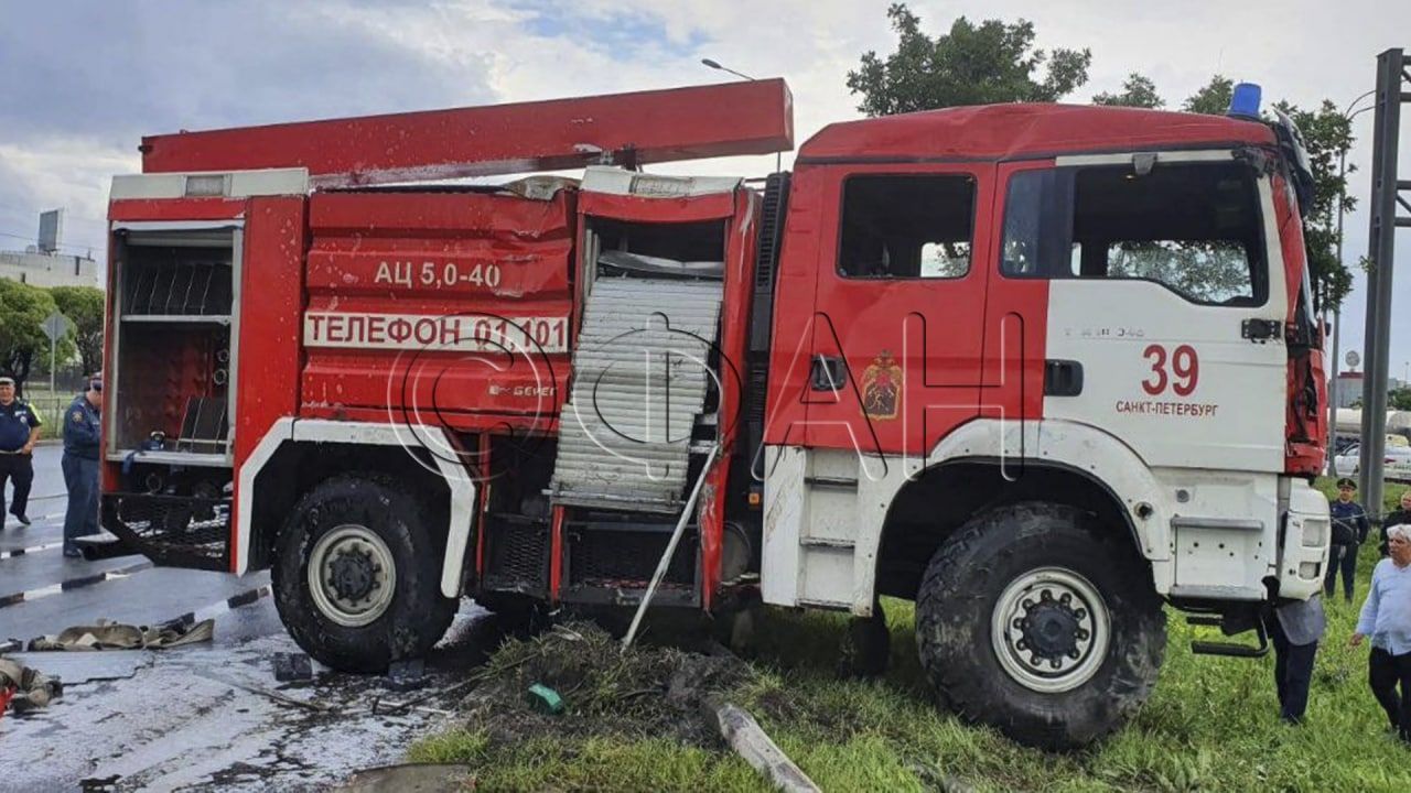 Пожарную автоцистерну подняли на Пулковском шоссе Происшествия