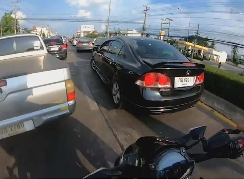 Герой спас жизнь 8-летней девочке, объехав пробку на своём мотоцикле