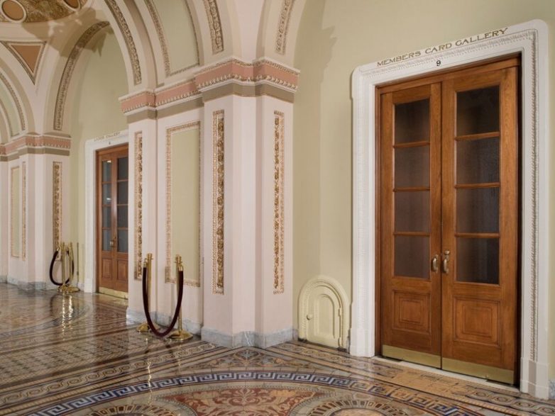 Одна необычная особенность Капитолия, которую, как правило, не замечают туристы Капитолий, дверцы, Капитолии, Конгресса, именно, когда, часть, маленькие, который, после, дверей, тогда, момент, здании, библиотеку, Конгресс, библиотеки, просто, огонь, сожгли