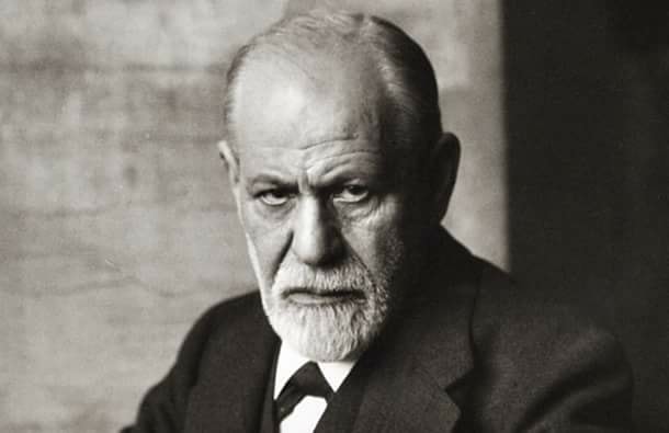 На данном изображении может находиться: 1 человек