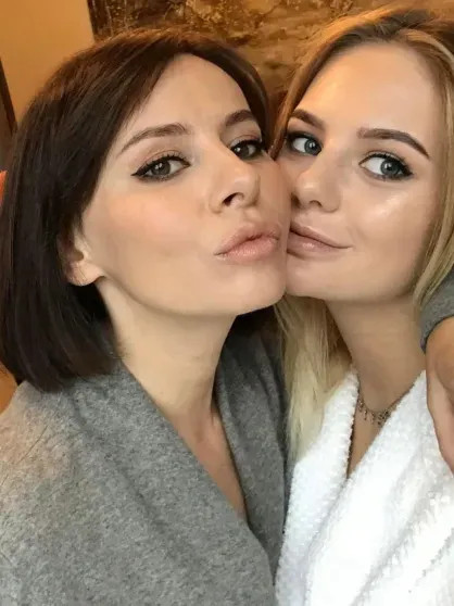 Оксана Лаврентьева показала архивные фото с дочерью в честь её 28-летия Лаврентьева, дочерью, АлинойОксана, Алина, Оксана, матерью, родила, АлинойАлина, ЛаврентьеваПак, ЛаврентьеваПакОксана, замужем, 47летняя, правления, председателя, Костин, заместителем, Антоном, Андрей, глава, оказался