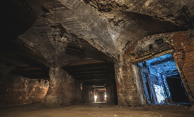 Подземелья Московского Кремля: в 1930 году археологи нашли неизвестный тайный ход и спустились по нему. Видео