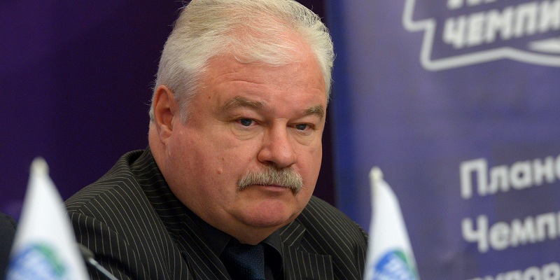 Бывший тренер сборной России Плющев заявил, что не верит в иностранных специалистов в КХЛ
