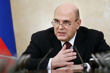 Мишустин поручил снизить риски завоза новых штаммов коронавируса в Россию