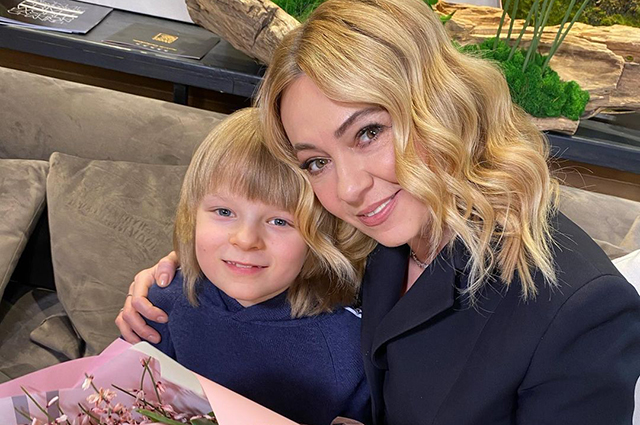 Яна Рудковская ответила на критику Татьяны Тарасовой в адрес ее сына: "Я всегда встану на защиту своей семьи"