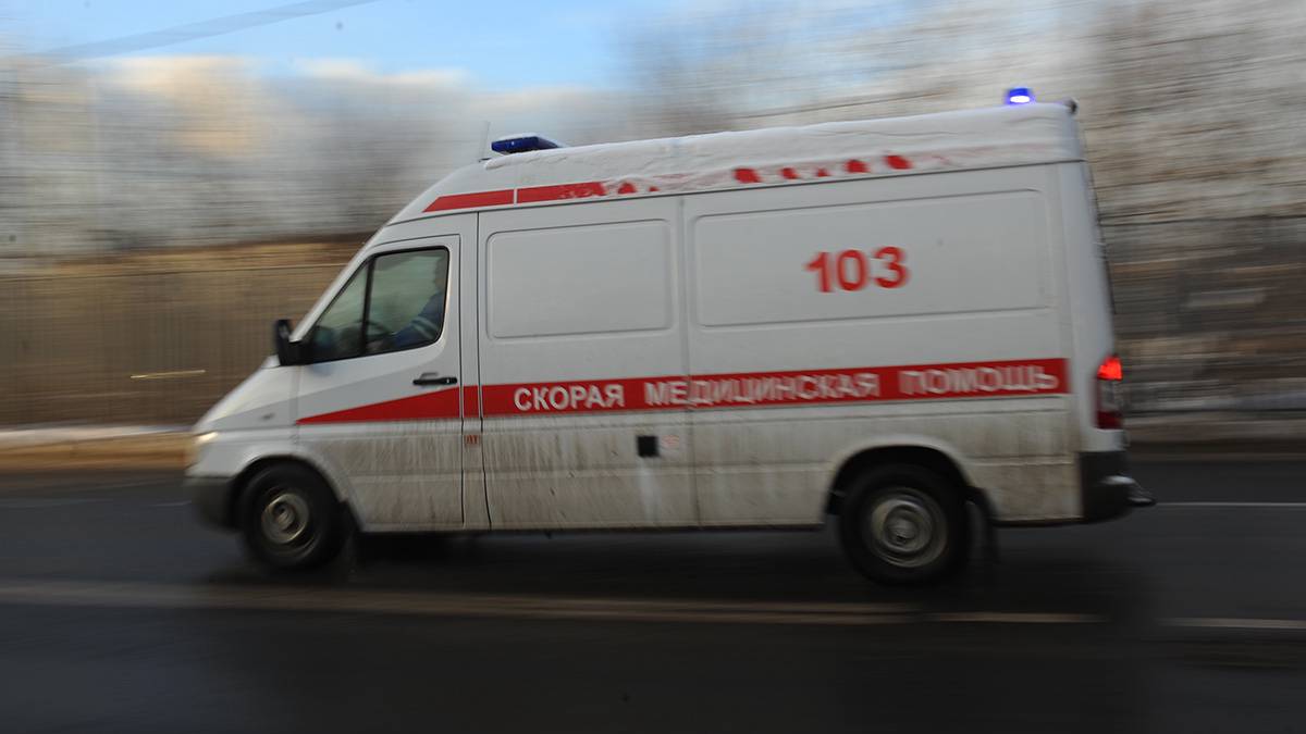 Прокуратура установит обстоятельства обрушения плитки на Ткацкой улице