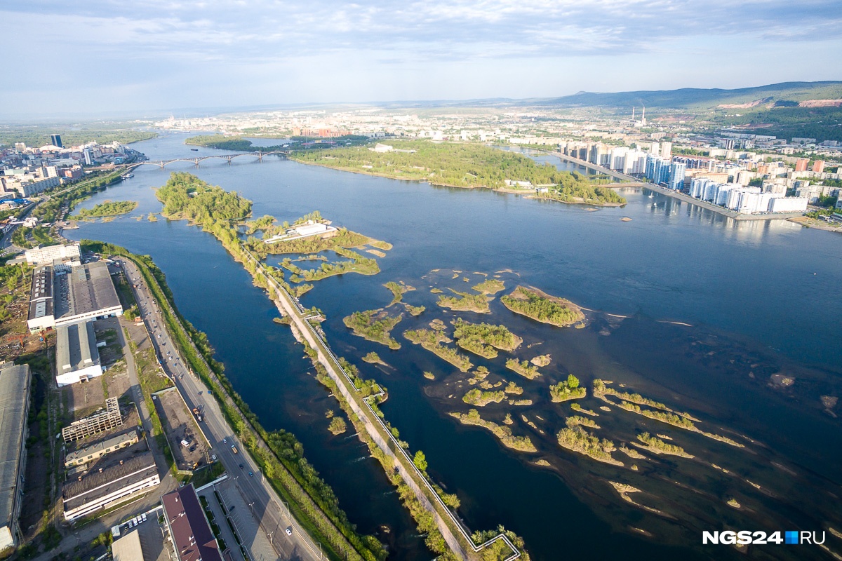 Остров отдыха красноярск. Город Красноярск остров Татышев. Красноярск остров Татышев сверху. Остров Татышева Красноярск вид сверху. Красноярск остров Молокова сверху.