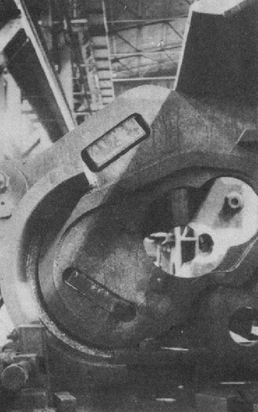 ​Сборка корпуса Panther Ausf. G на DHHV Отчётливо видно соединение лобовых листов с бортами с помощью врезного шипа - Каркас для немецкого зверинца | Warspot.ru