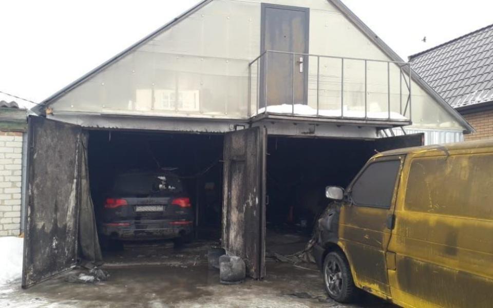 В Ряжске в пожаре пострадали сразу три автомобиля