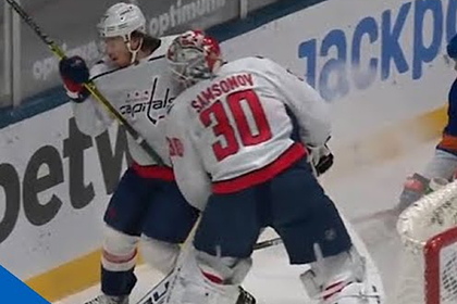 Американский хоккеист нокаутировал российского одноклубника в матче НХЛ