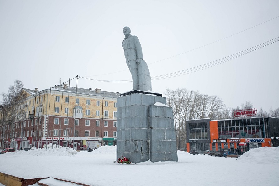 Летом 2018 года памятник Ленину в Ревде обследовали при помощи отбойных молотков и кувалды. Следы на фундаменте видны до сих пор