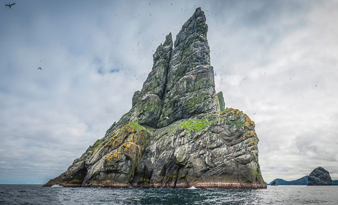 Остров у берегов Шотландии пустует уже 90 лет. Его жителей вывезли за 1 день, а причины до сих пор засекречены Остров у берегов Шотландии пустует уже 90 лет. Его жителей вывезли за 1 день, а причины до сих пор засекречены Культура