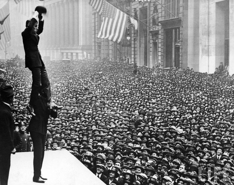 Чарли Чаплин  1918 год историческое фото, история