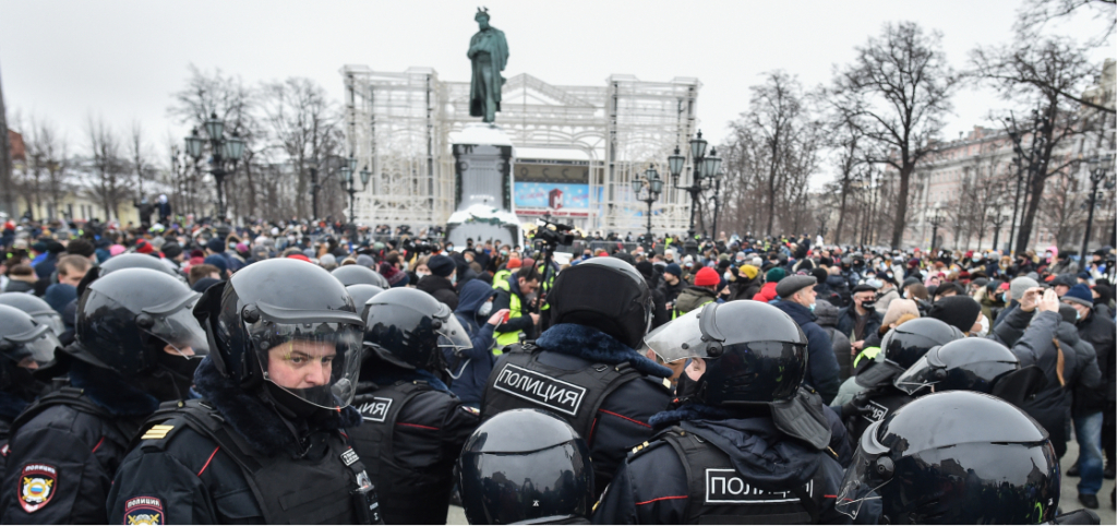 Forbes нашел предпринимателей, в чьи компании пришла полиция после митингов в поддержку Навального