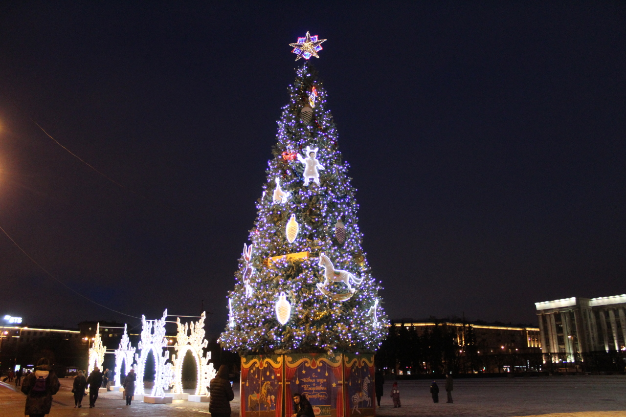 Новогодние города россии. Ярмарка на тверской площади 2021. Рождество в оаэ. Новогодняя ночь. Иллюминация в москве к новому году.