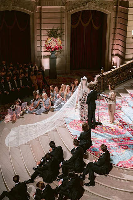 Платья от Джона Гальяно, звезды среди гостей и собачка с кольцами: как прошла свадьба наследницы миллиардера Айви Гетти Звездные пары