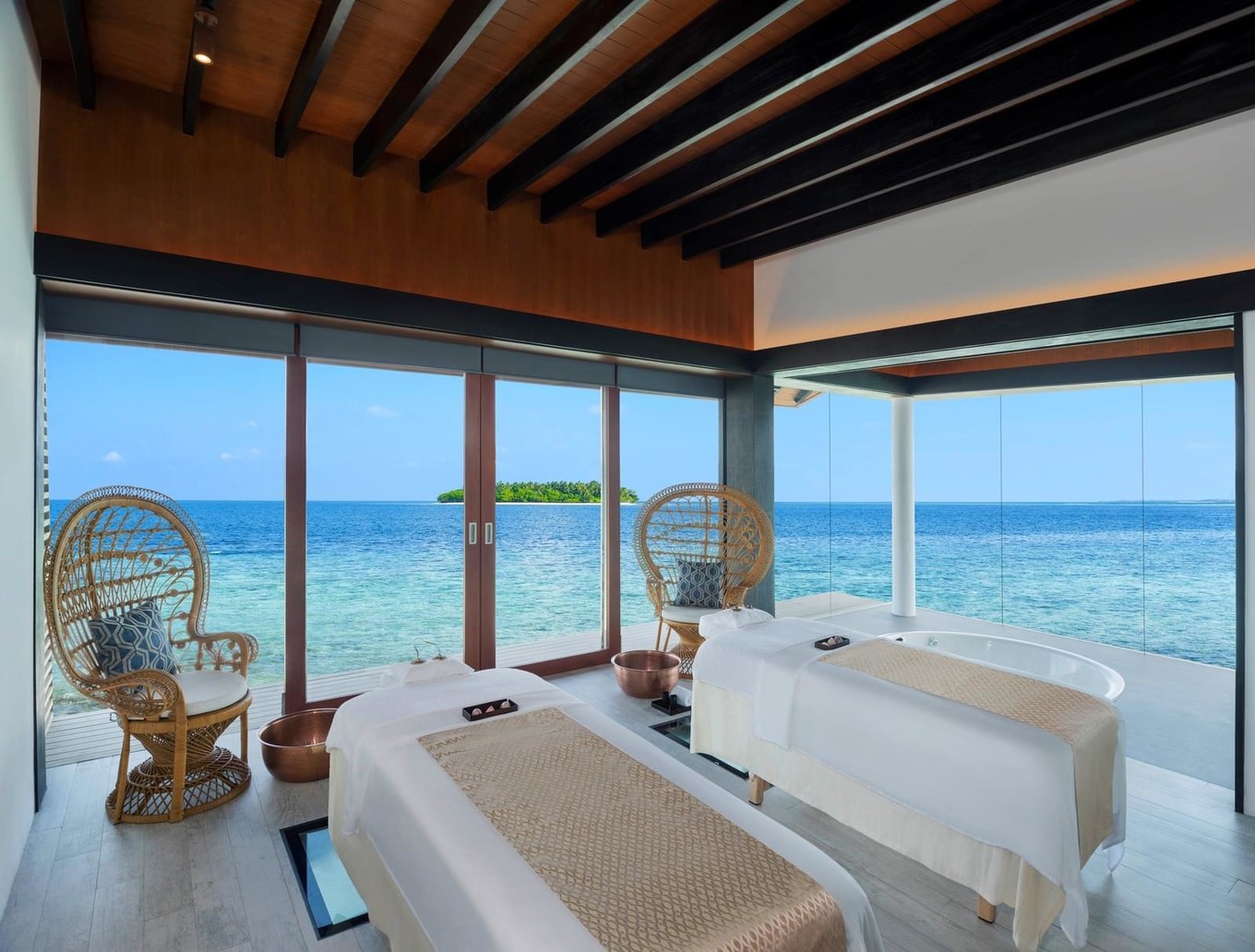 Отель The Westin Maldives Miriandhoo Resort на Мальдивах