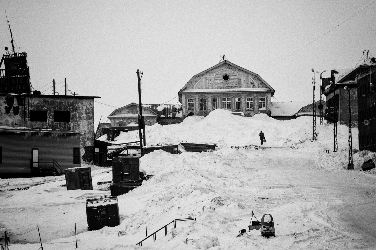 Диксон — самая северная обитаемая часть России поселка, Диксон, залива, острове, жители, который, здание, частично, перемещения, по тундреЗдесь, проходят, местные, дискотекиВид, Карского, на часть, на берегу, которые, моряМетеостанцияБерег, усыпан, старыми