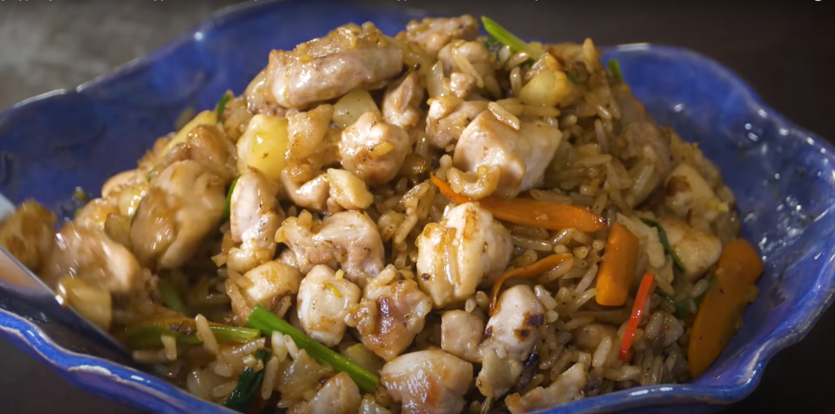 Курица с ананасами и рисом