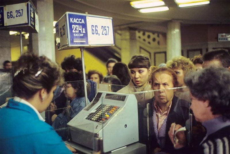 Москва, очередь к кассе в универмаге "Детский мир", 1991 г. 90-е годы, 90-е годы. жизнь, СССР, жизнь в 90-е, ностальгия, старые снимки, фотографии россии, фоторепортаж