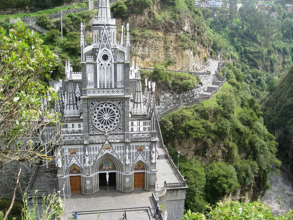 Южноамериканская церковь, похожая на европейский замок